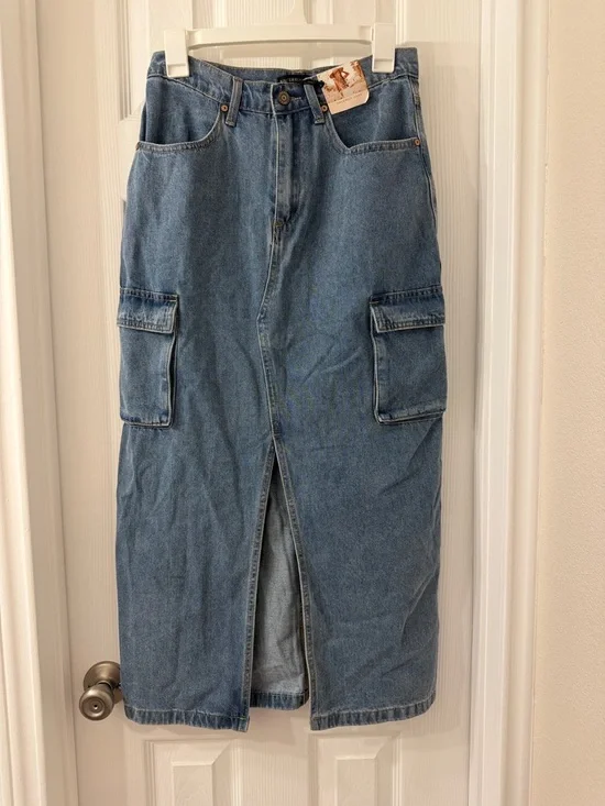 Sincerely Jules Denim Cargo Midi Skirt NWT Size 5/26 - Picture 1 of 4